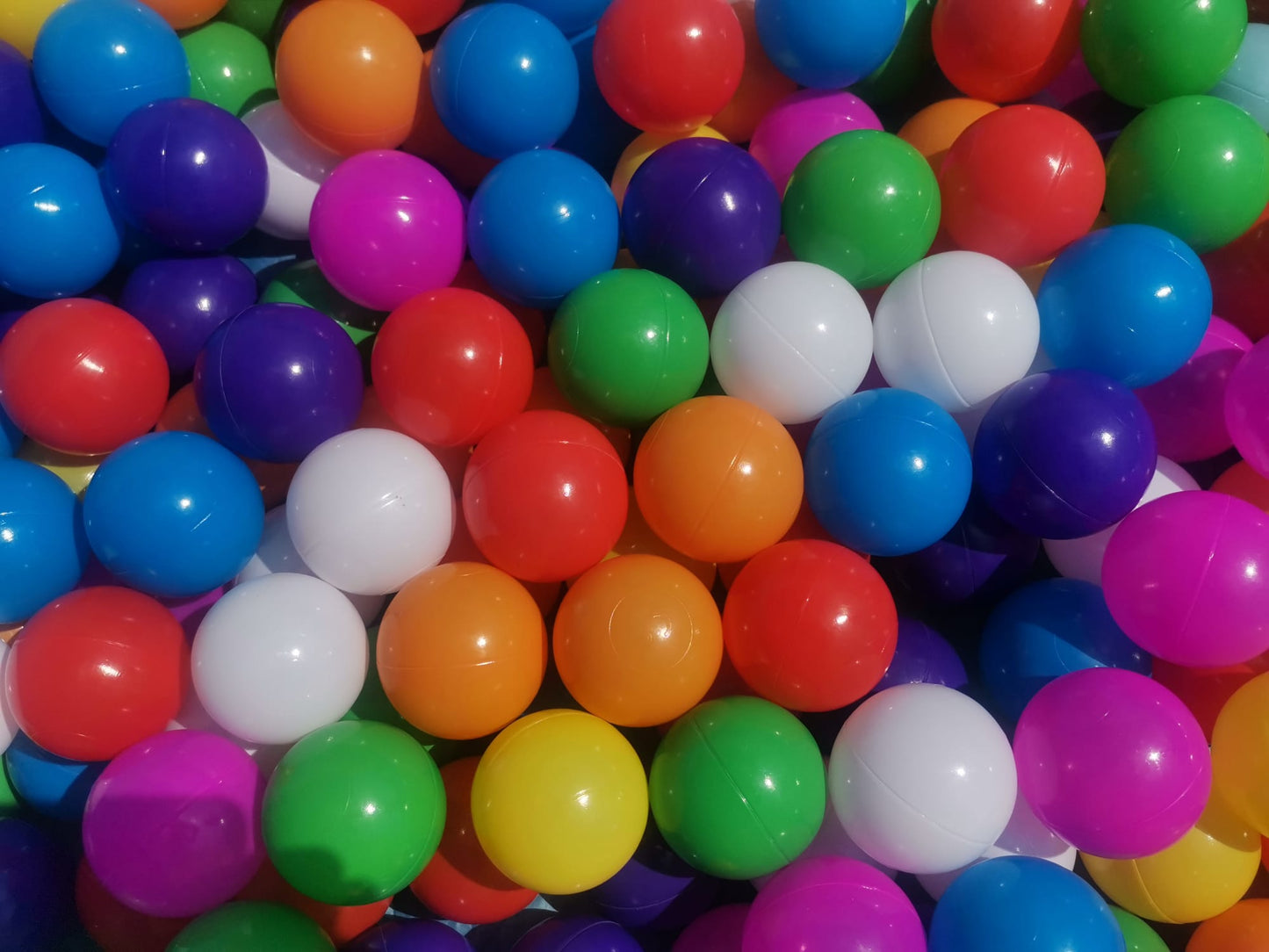 Spieltunnel mit Bällen / Tag