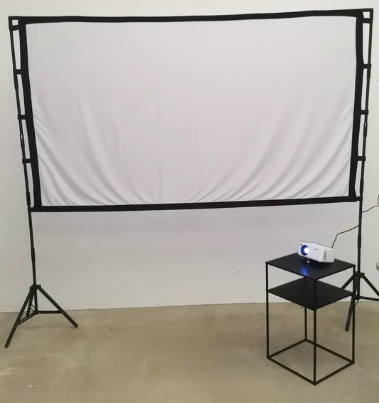 Leinwand mit Beamer / Tag